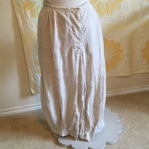 Magnolia Pearl Cream Capri Pants